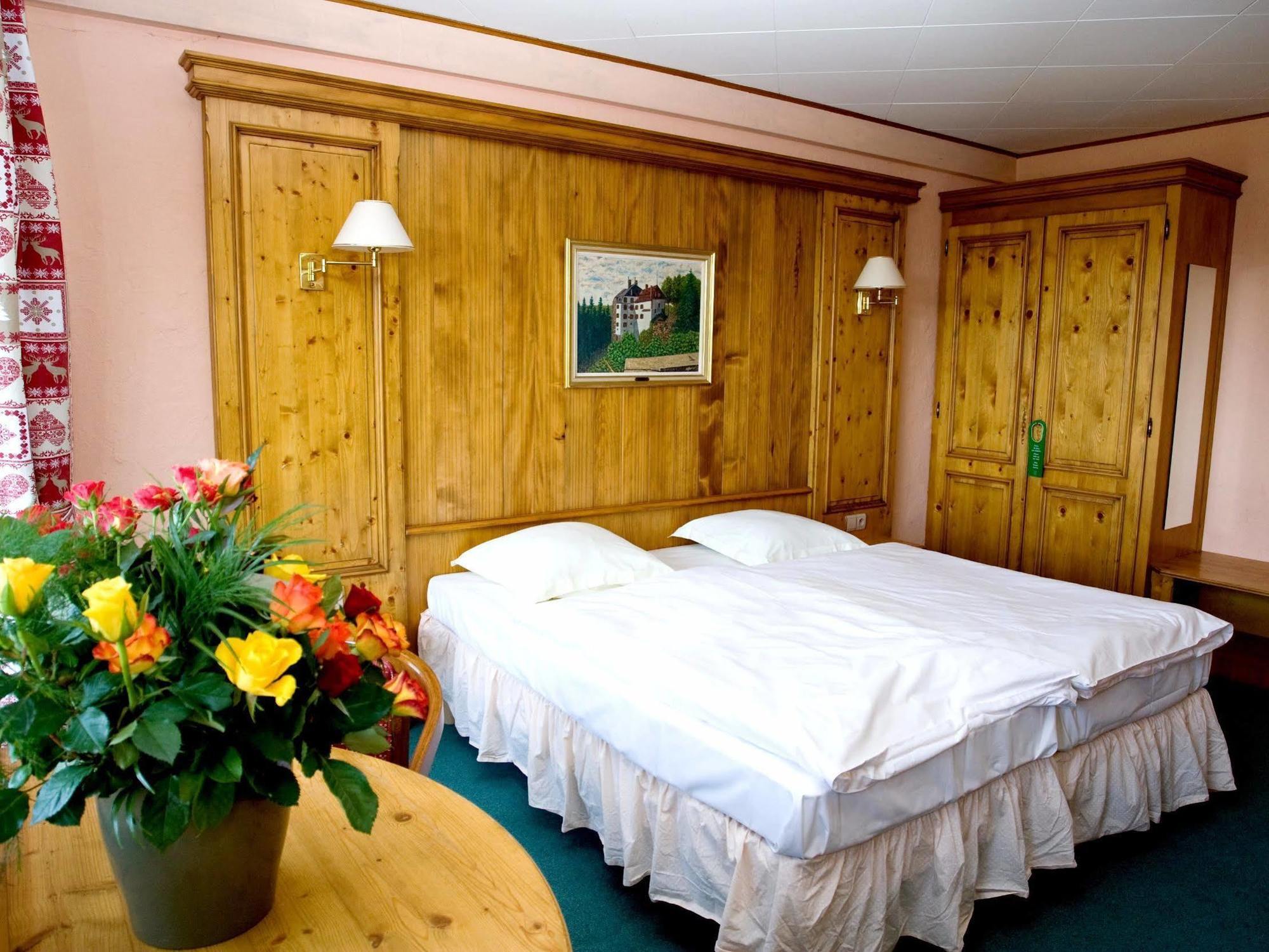Hotel Restaurant Aux Trois Roses La Petite-Pierre Eksteriør billede