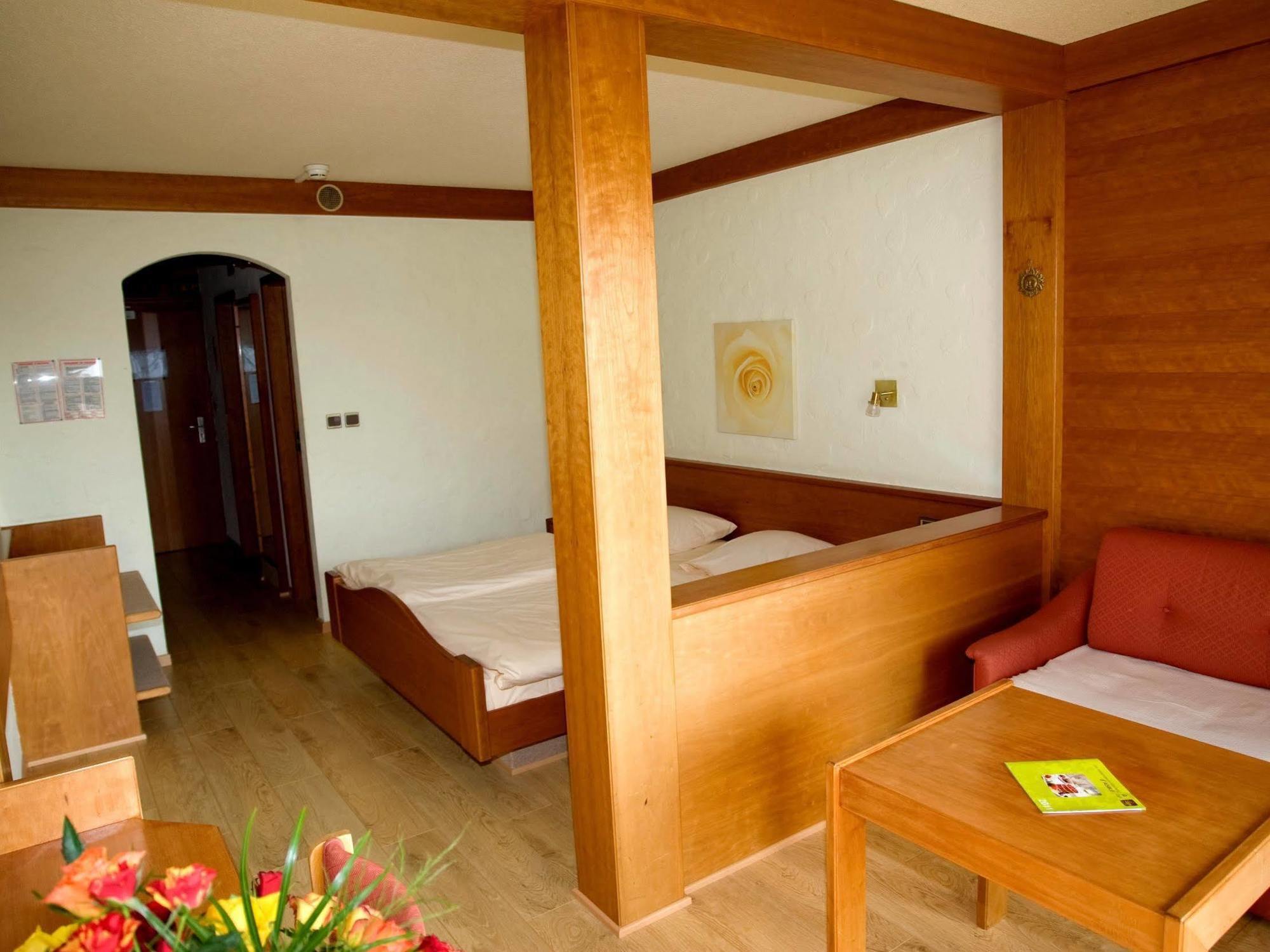 Hotel Restaurant Aux Trois Roses La Petite-Pierre Eksteriør billede