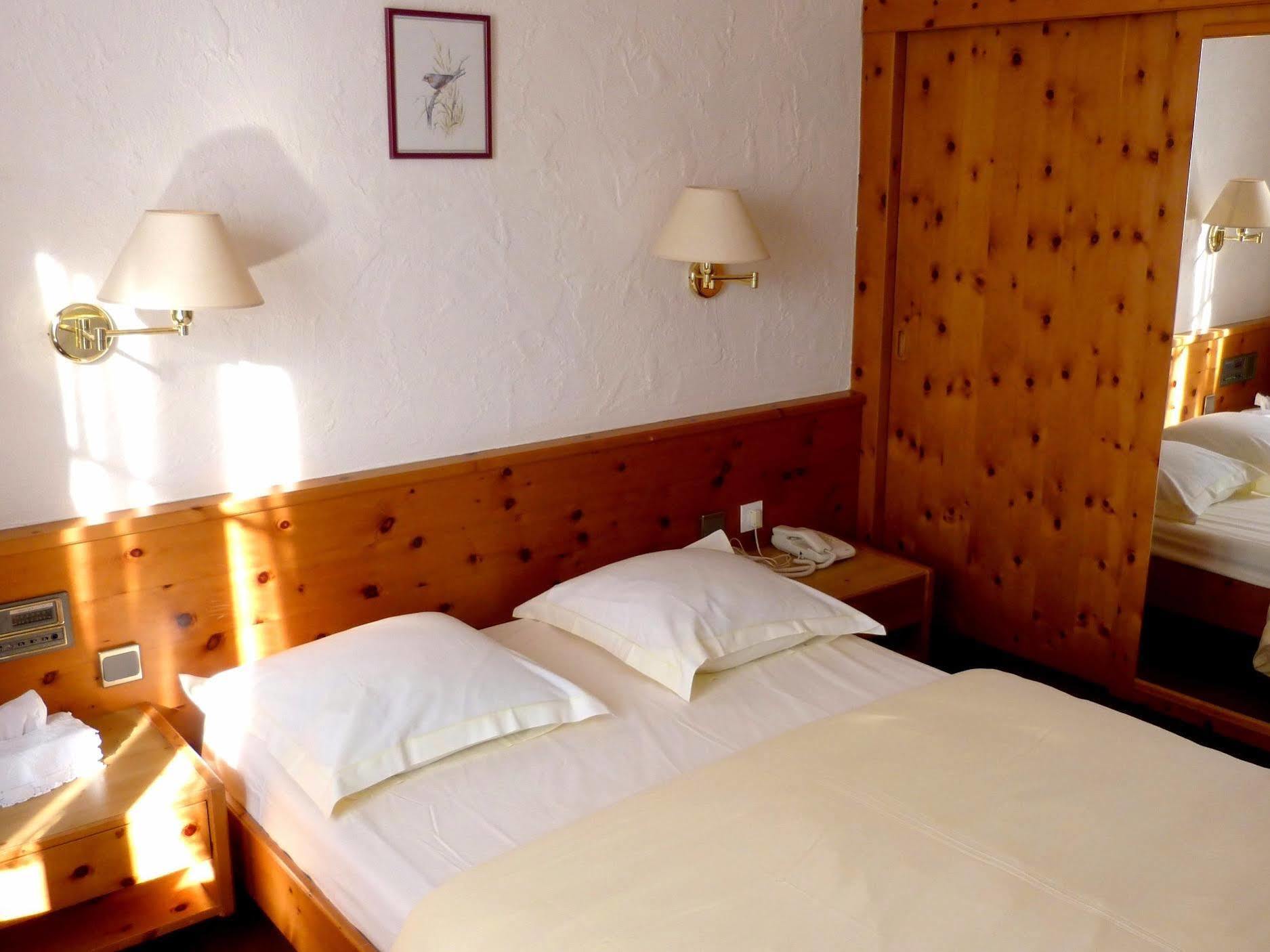 Hotel Restaurant Aux Trois Roses La Petite-Pierre Eksteriør billede